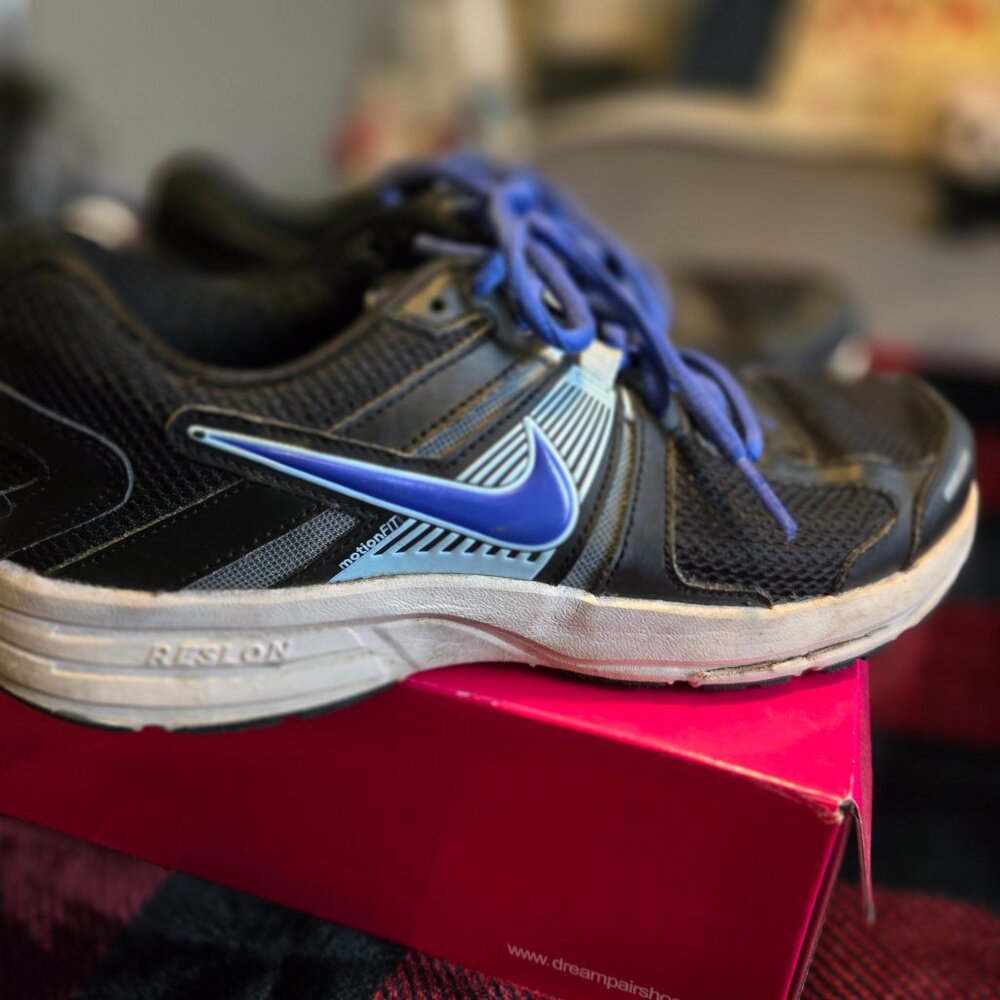 Sneakers - Picture 3 of 6